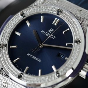 Đồng Hồ Hublot Chế Tác Classic Fusion Titanium Màu Xanh Dương Đính Full Đá 42mm (2)