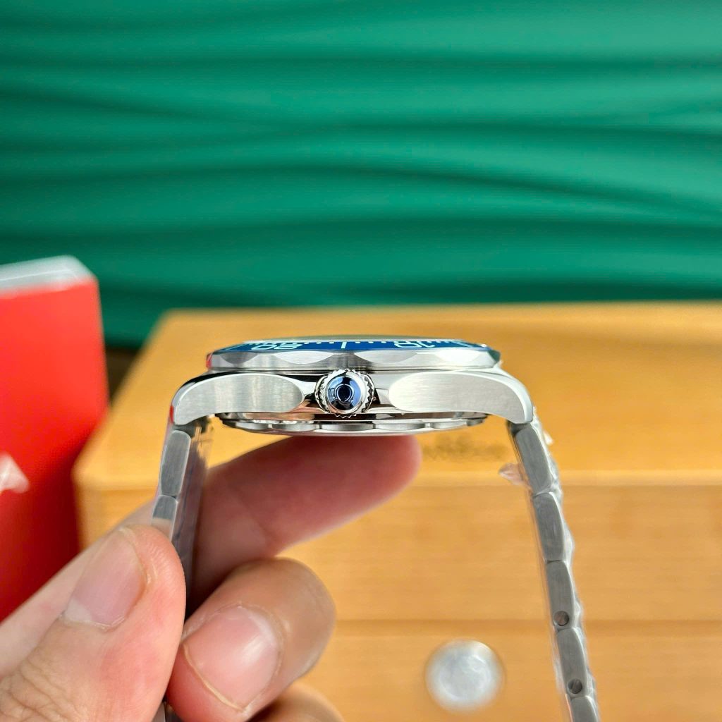 Đồng Hồ Omega Chế Tác Seamaster Diver 300M Summer Blue Máy Cơ Thụy Sỹ Nhà Máy VS 42mm (2)