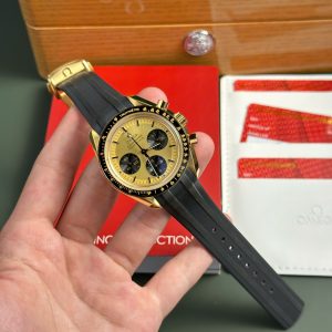 Đồng Hồ Omega SpeedMaster MoonWatch Chế Tác Mặt Vàng Dây Cao Su Xưởng OM 42mm (2)