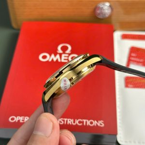 Đồng Hồ Omega SpeedMaster MoonWatch Chế Tác Mặt Vàng Dây Cao Su Xưởng OM 42mm (2)