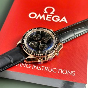 Đồng Hồ Omega SpeedMaster MoonWatch Fake 11 Mặt Đen Dây Da Xưởng OM 42mm (2)