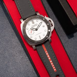 Đồng Hồ Panerai Submersible Luna Rossa PAM1579 Chế Tác Mặt Trắng Máy Cơ Thụy Sỹ VSF 42mm (1)