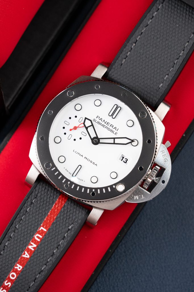 Đồng Hồ Panerai Submersible Luna Rossa PAM1579 Chế Tác Mặt Trắng Máy Cơ Thụy Sỹ VSF 42mm (1)