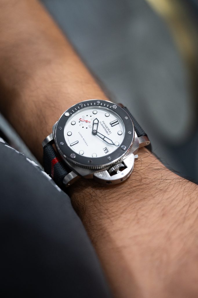 Đồng Hồ Panerai Submersible Luna Rossa PAM1579 Chế Tác Mặt Trắng Máy Cơ Thụy Sỹ VSF 42mm (1)