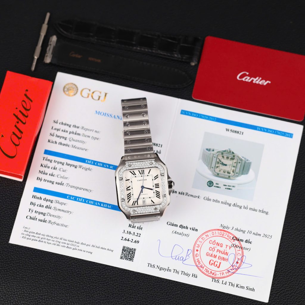 Đồng Hồ Cartier Santos Mặt Trắng Replica 11 Viền Đính Đá Moissanite Máy Cơ Thụy Sỹ Xưởng BV 39 (2)