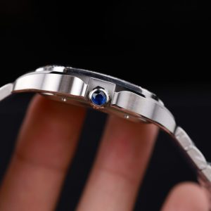 Đồng Hồ Cartier Santos Mặt Xanh Dương Rep 11 Viền Đính Đá Moissanite Máy Cơ Thụy Sỹ Xưởng BV 39 (2)