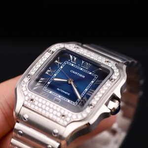 Đồng Hồ Cartier Santos Mặt Xanh Dương Rep 11 Viền Đính Đá Moissanite Máy Cơ Thụy Sỹ Xưởng BV 39 (2)