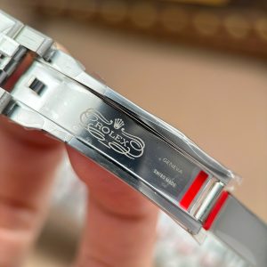 Đồng Hồ Nam Chế Tác Rolex Land-Dweller 127236 Mặt Xanh Băng Họa Tiết Tổ Ong Đính Đá Baguette 36mm (2)