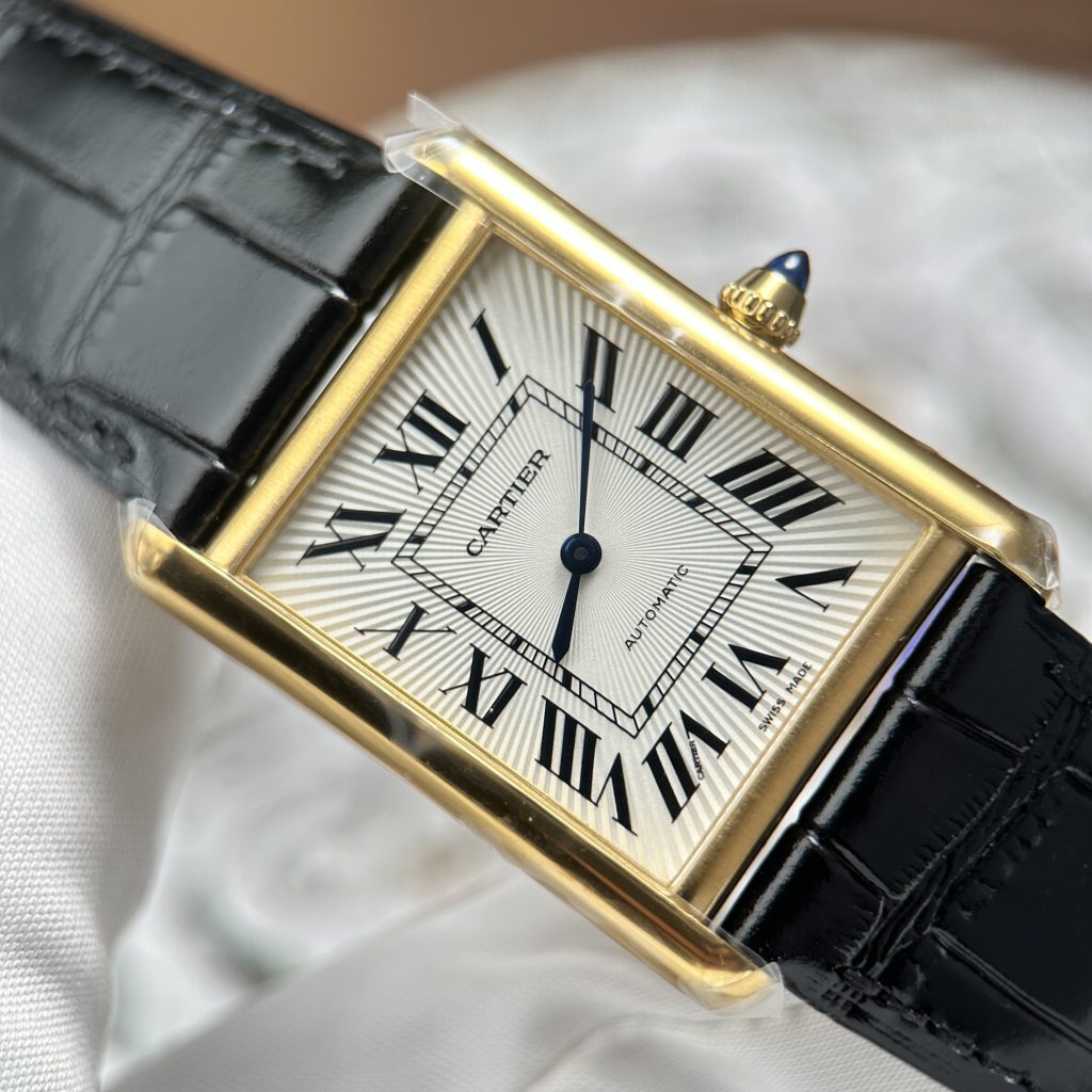 Đồng Hồ Cartier Tank Louis Chế Tác Mặt Trắng Vỏ Mạ Vàng Dây Da Đen 27.8×38 (2)
