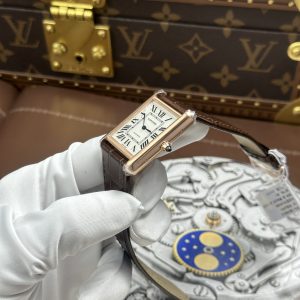 Đồng Hồ Cartier Tank Louis Fake Cao Cấp Mặt Trắng Vỏ Mạ Vàng Hồng Dây Da Nâu 27.8×38 (2)