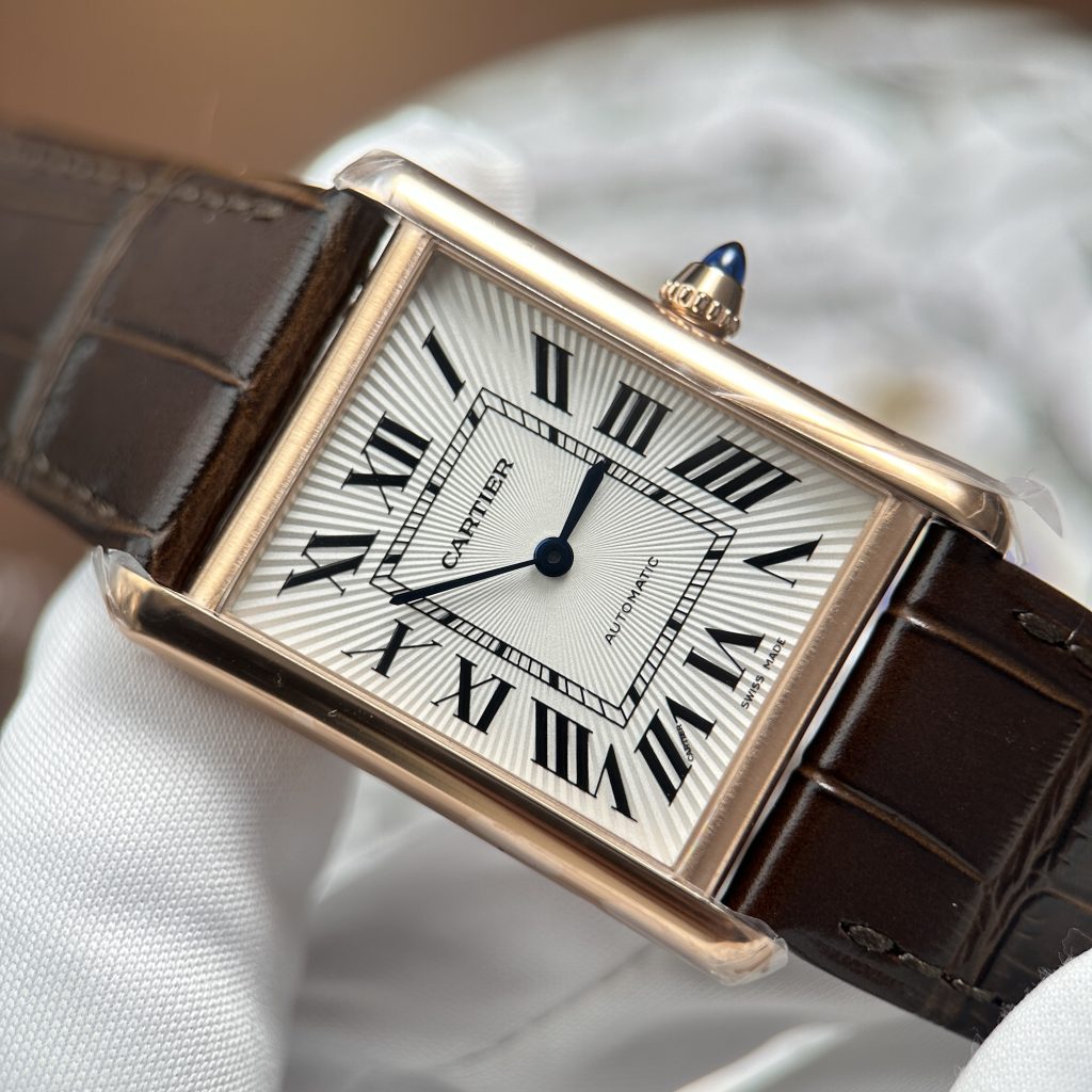 Đồng Hồ Cartier Tank Louis Fake Cao Cấp Mặt Trắng Vỏ Mạ Vàng Hồng Dây Da Nâu 27.8×38 (2)