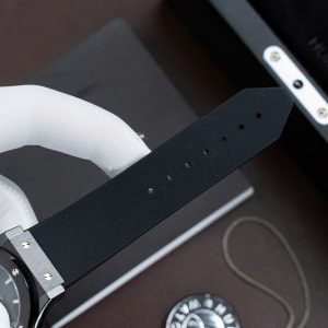 Đồng Hồ Hublot Classic Fusion Chế Tác Mặt Carbon Vỏ Gốm Đen Máy SW300 Thụy Sỹ 42mm (2)