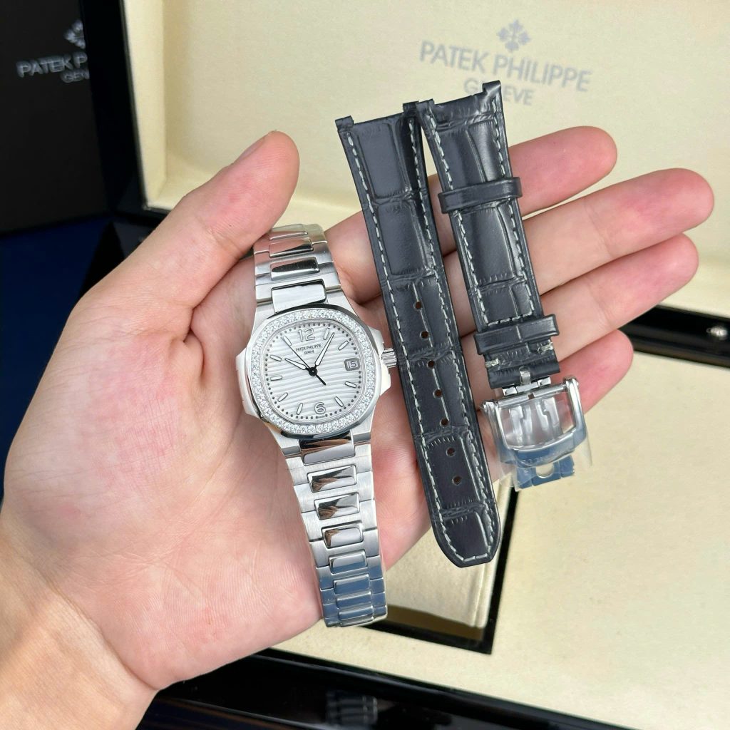 Đồng Hồ Nữ Patek Philippe Nautilus 7010 Chế Tác Mặt Trắng Viền Đính Đá 32mm (3)