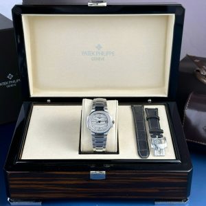 Đồng Hồ Nữ Patek Philippe Nautilus 7010 Chế Tác Mặt Trắng Viền Đính Đá 32mm (3)