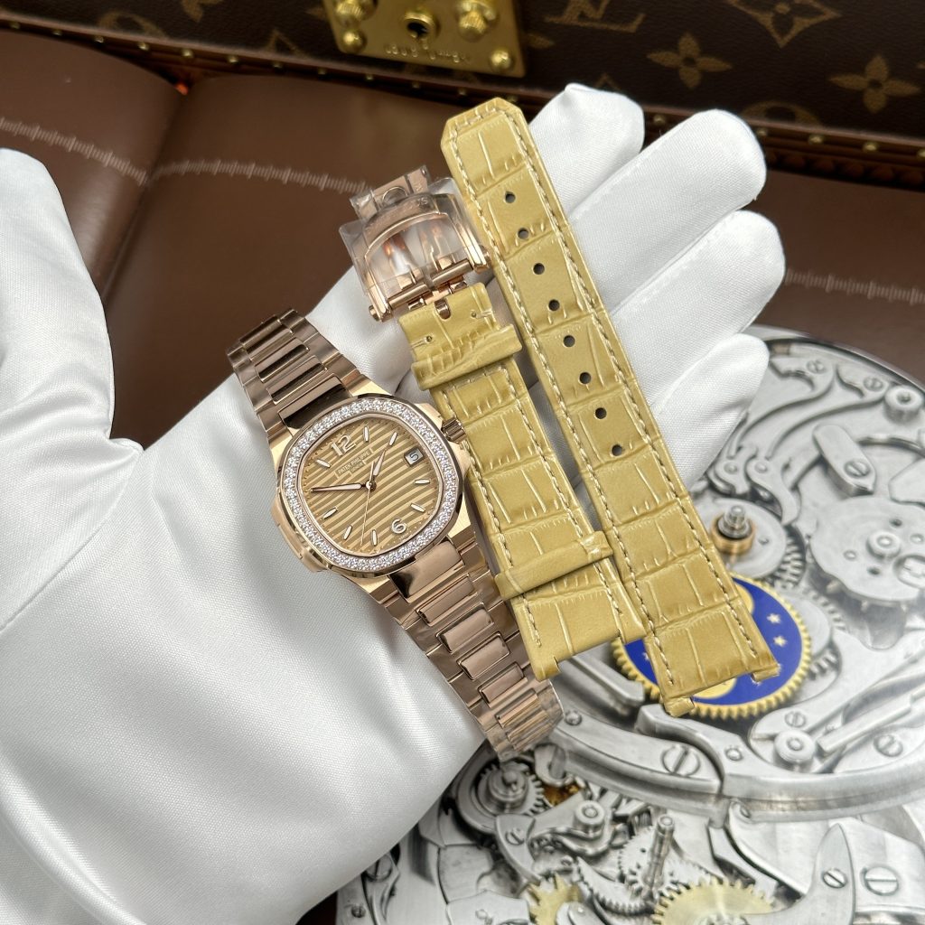 Đồng Hồ Nữ Patek Philippe Nautilus 7010 Chế Tác Vỏ Mạ Vàng Hồng Máy Pin Thụy Sỹ 32mm (2)