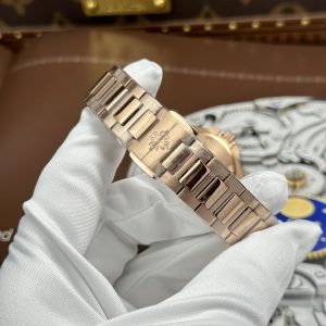 Đồng Hồ Nữ Patek Philippe Nautilus 7010 Chế Tác Vỏ Mạ Vàng Hồng Máy Pin Thụy Sỹ 32mm (2)