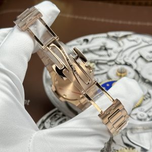 Đồng Hồ Patek Philippe Nautilus 7010 Chế Tác Mặt Trắng Vỏ Mạ Vàng Hồng 32mm (2)