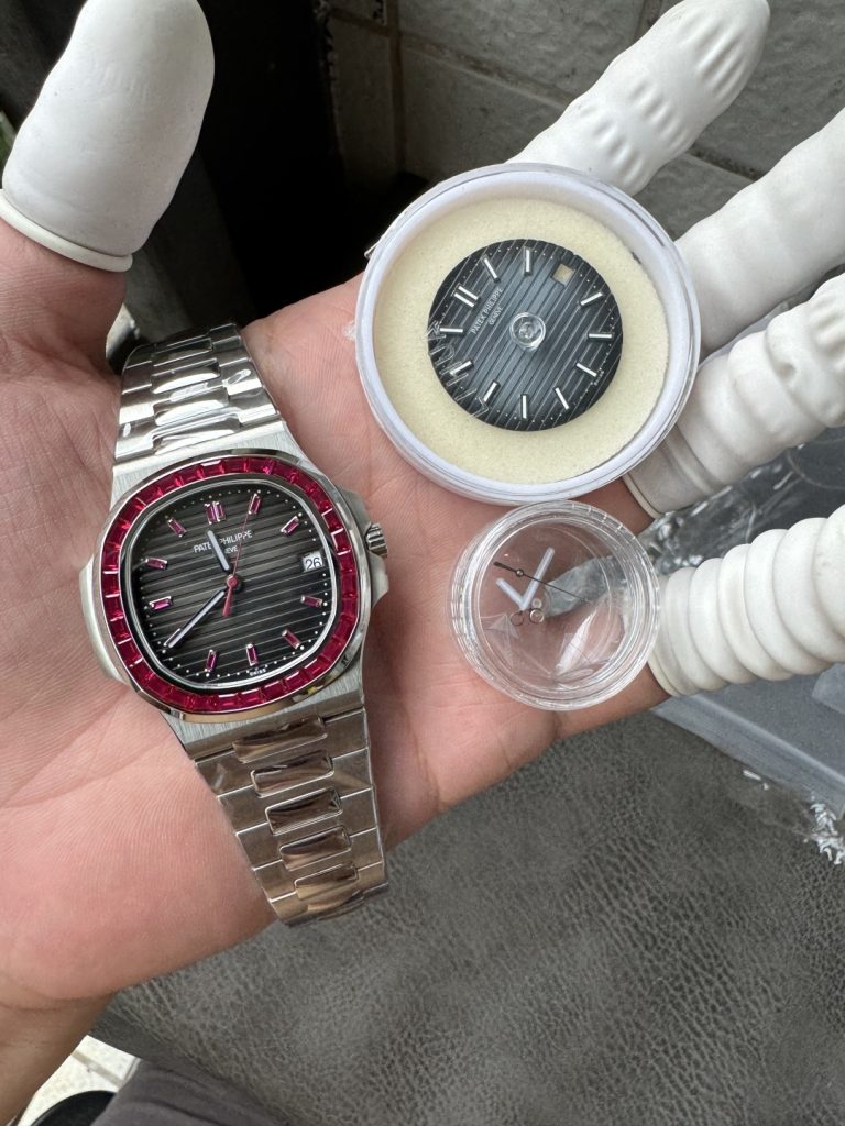 Đồng Hồ Patek Philippe Nautilus 5723 Chế Tác Đính Ruby Tổng Hợp 40mm (2)