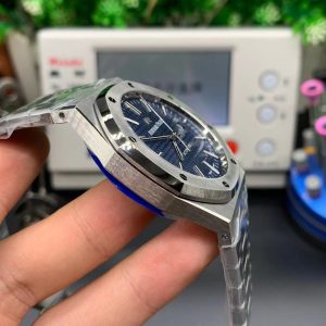 Đồng Hồ Audemars Piguet Royal Oak 15400 Chế Tác Mặt Xanh Dương Dây Kim Loại 41mm (2)