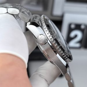 Đồng Hồ Omega Seamaster Planet Ocean 600M Master Chronometer Rep Cao Cấp Mặt Đen 43 (1)