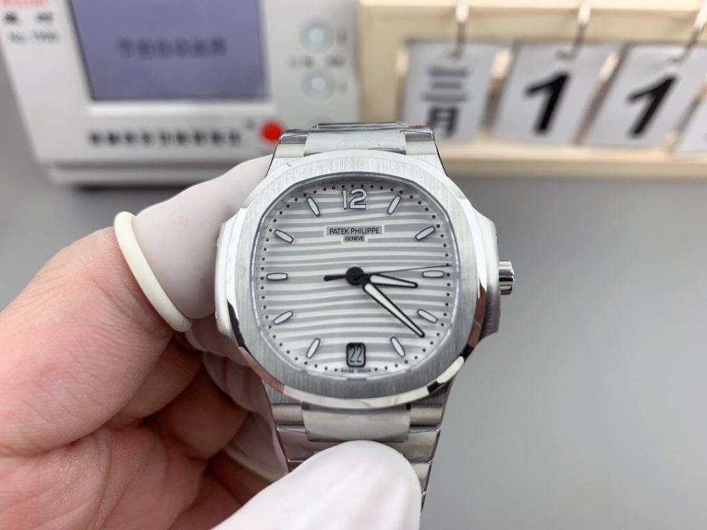 Đồng Hồ Patek Philippe Nautilus 7118 Chế Tác Mặt Trắng Dây Kim Loại Nhà Máy 3K 35 (2)