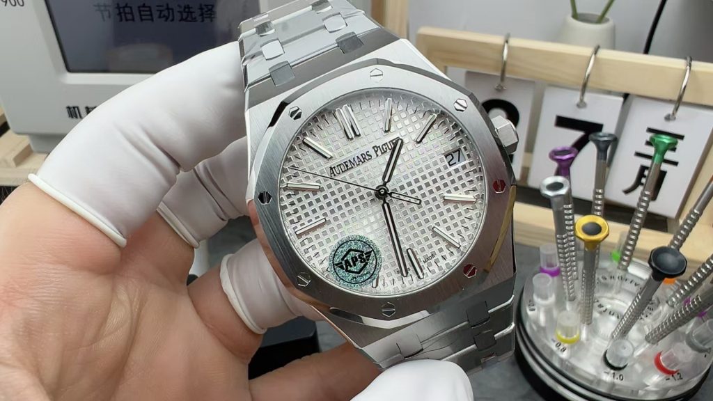Đồng Hồ Audemars Piguet Royal Oak 15510ST Chế Tác Mặt Trắng Dây Kim Loại 41mm (1)
