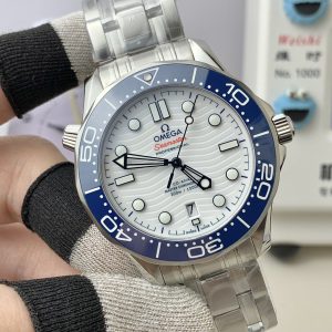 Đồng Hồ Omega Seamaster 300M Replica Cao Cấp Mặt Trắng Viền Xanh Dương Xưởng VS 42mm (1)