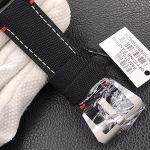 Đồng Hồ Panerai Luminor GMT PAM01025 Chế Tác Mặt Đen Viền Carbotech 44mm (2)