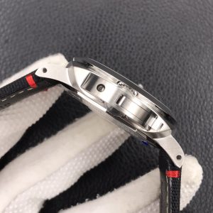 Đồng Hồ Panerai Luminor GMT PAM01025 Chế Tác Mặt Đen Viền Carbotech 44mm (2)